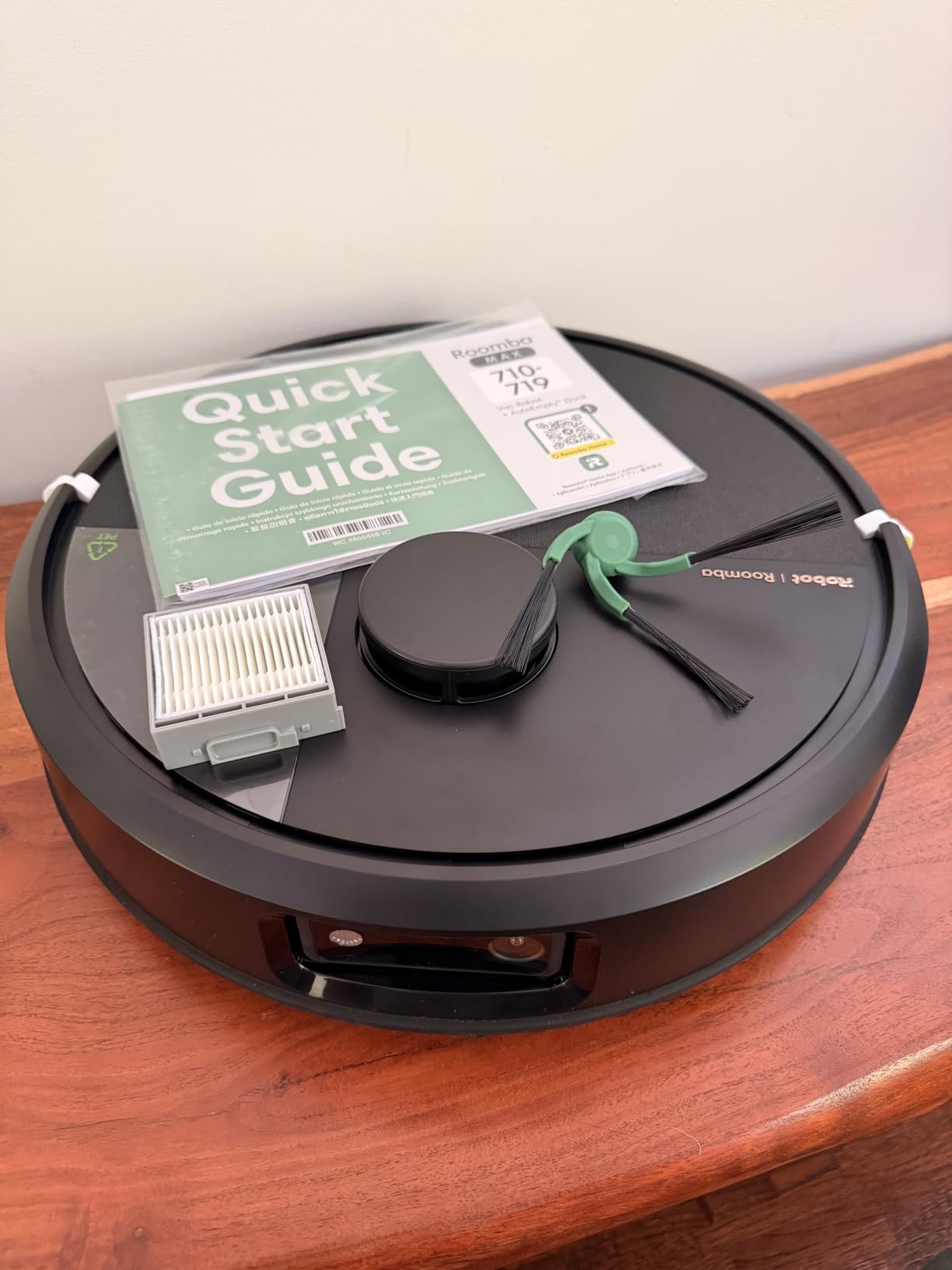 iRobot Roomba Max 715X Pet Robot Vacuum, 30,000Pa Suction, Dual Rubber Anti-Tangle Brushes & Side Brush, 90 Days Self-Emptying, PrecisionVision AI Obstacle Avoidance, 3D Mapping, Advanced Dirt Detect customer photo 1